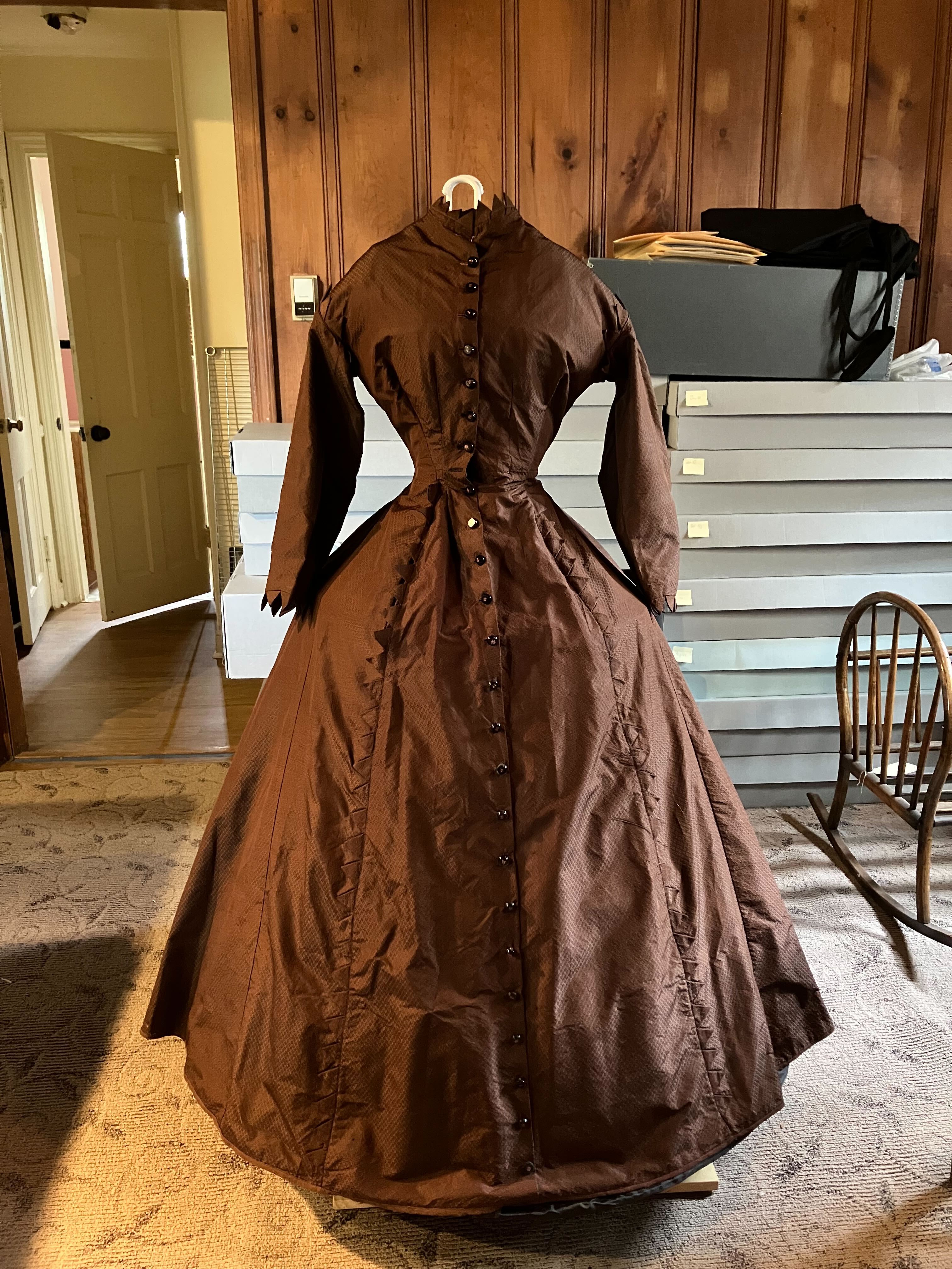 Dressing the Women of the Van Riper-Hopper House (Digital Link)